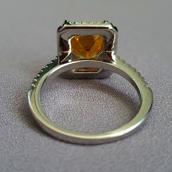 Gorgeous Yellow Diamond Ring - Picture 3 of 5